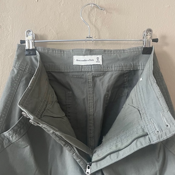 nwot! abercrombie & fitch • high rise army green cargo pants with pockets - Picture 6 of 15